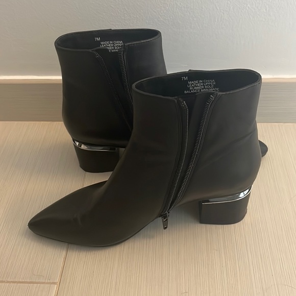 vaneli black leather ankle boot size 7 - Picture 1 of 3